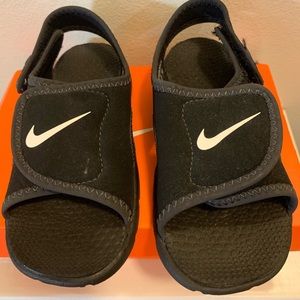 Boys Nike Sunray sandal size 10c